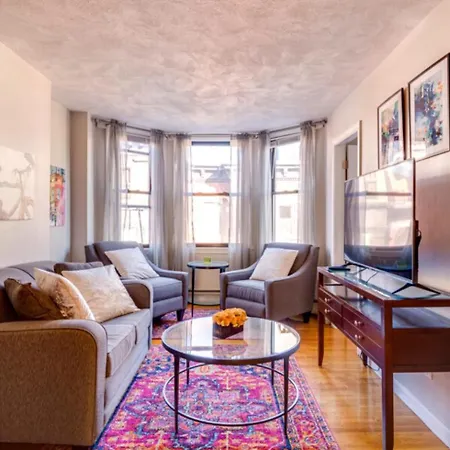 North End Apt Near Harbor
